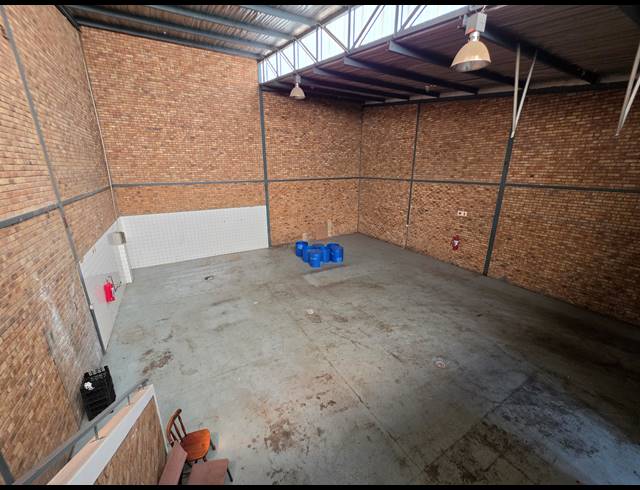240M² WAREHOUSE TO LET IN DRIEHOEK